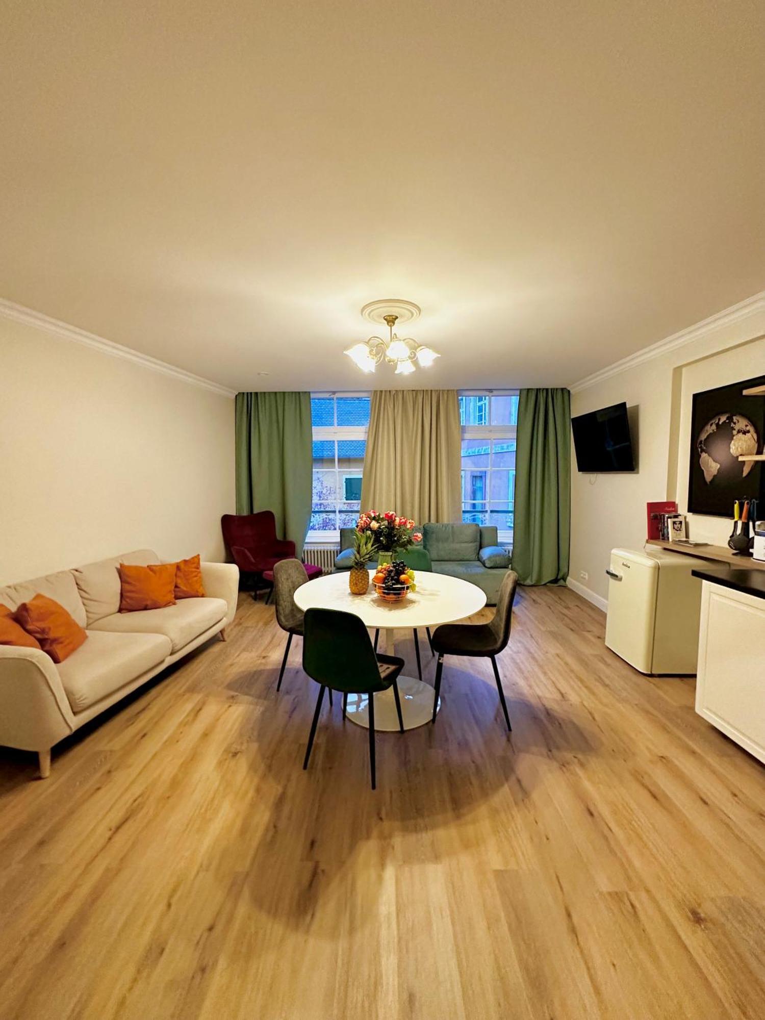 Hirsch Appartements Баден-Баден Экстерьер фото