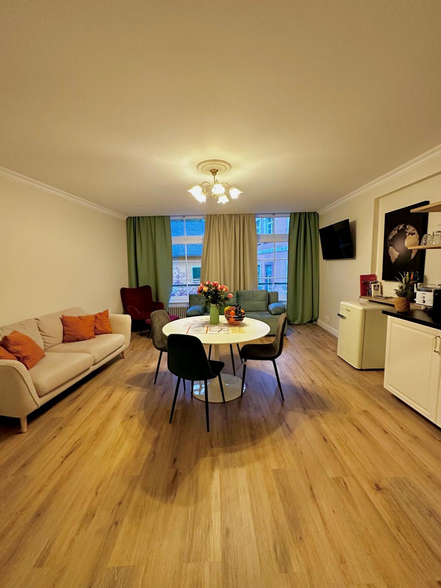 Hirsch Appartements Баден-Баден Экстерьер фото